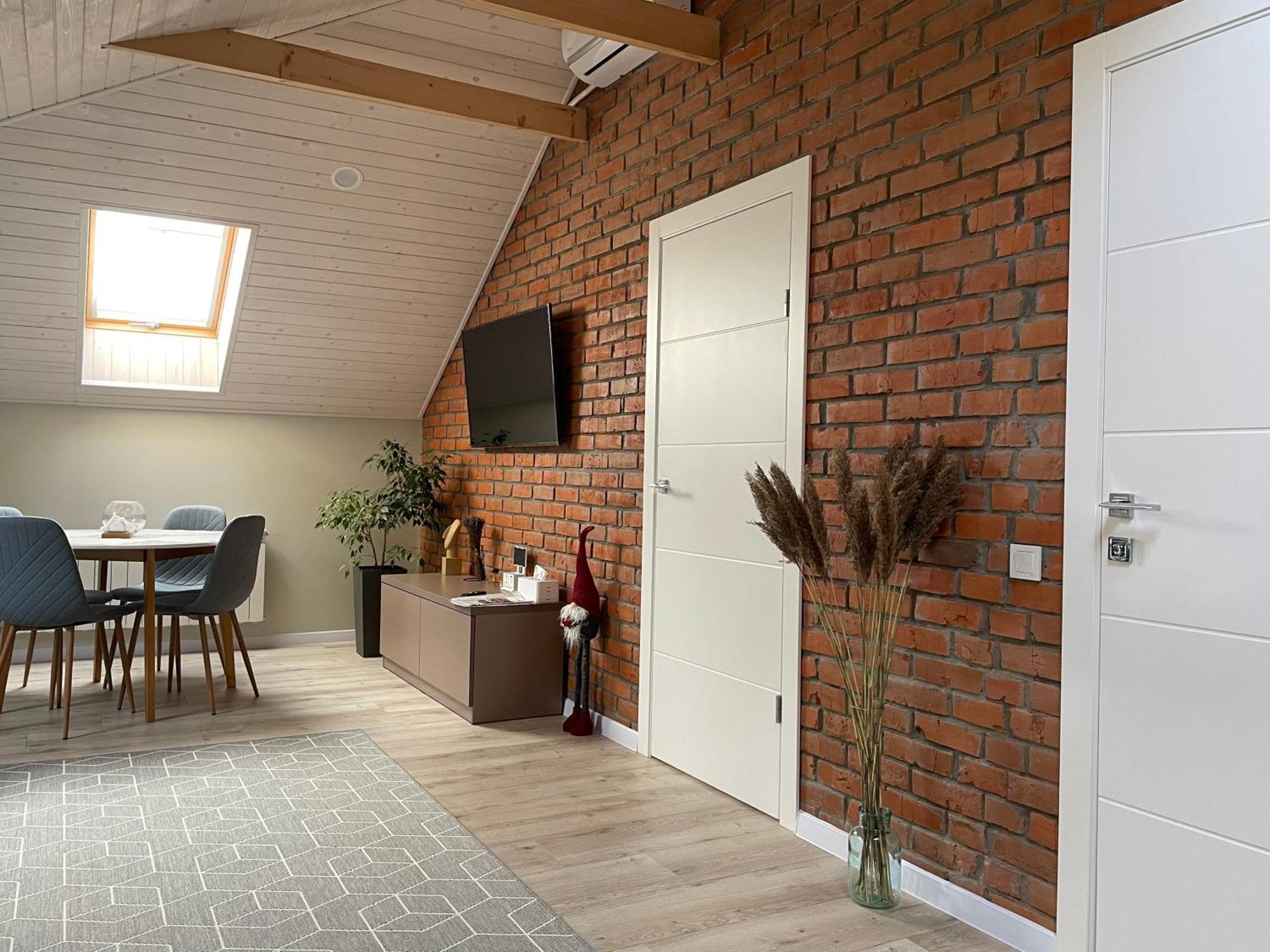 Ferienwohnung «Гори́Ще На Площі Польський Ринок» Kamjanez-Podilskyj Exterior foto