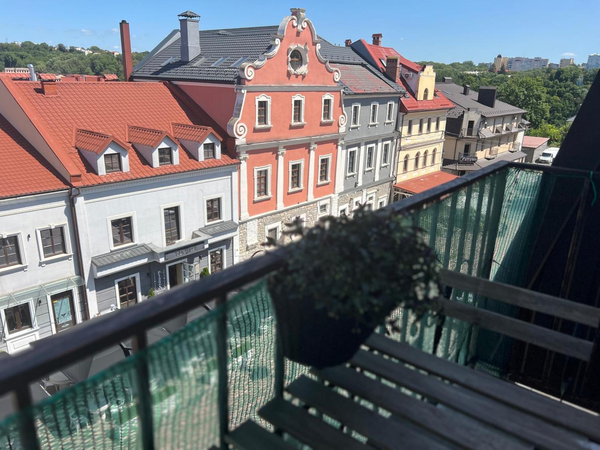 Ferienwohnung «Гори́Ще На Площі Польський Ринок» Kamjanez-Podilskyj Exterior foto